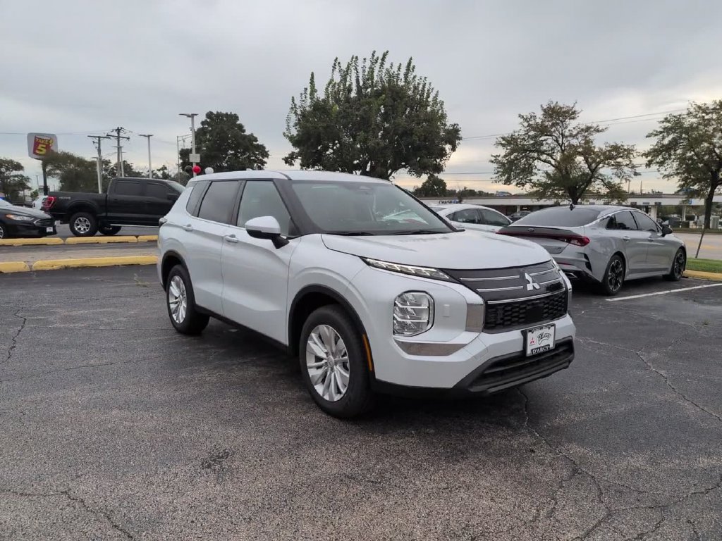 New 2026 Mitsubishi Outlander ES AWD/4WD image 3