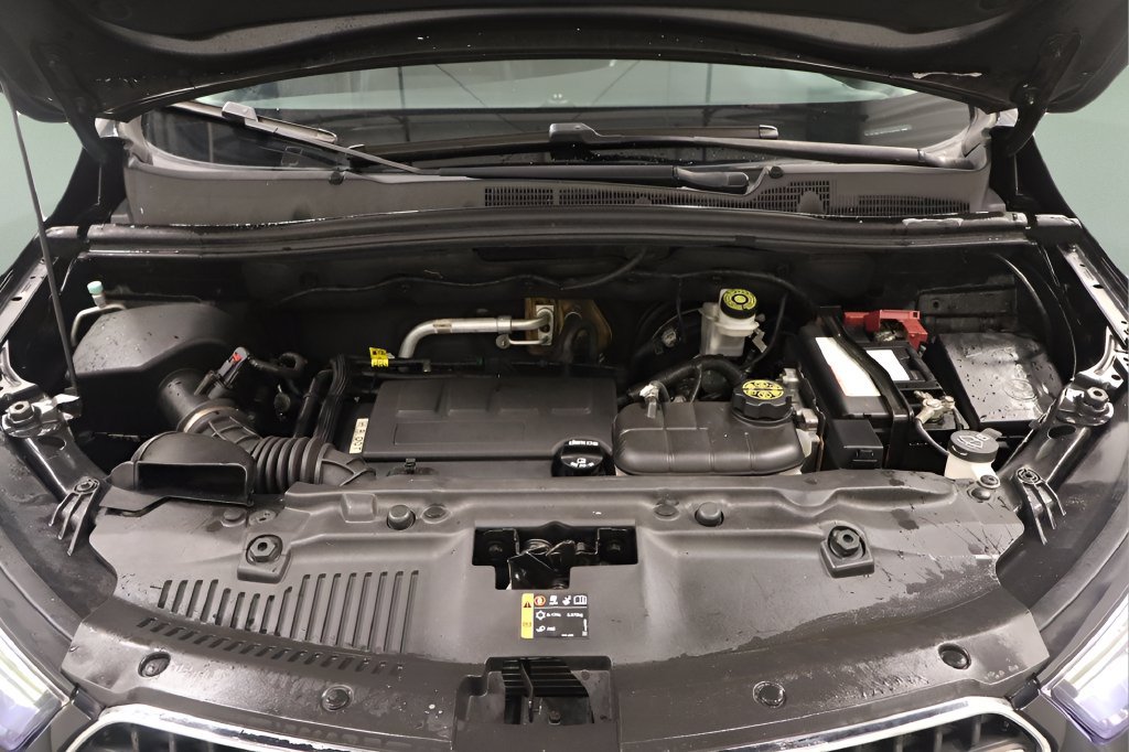 Used 2020 Buick Encore Essence AWD/4WD image 25