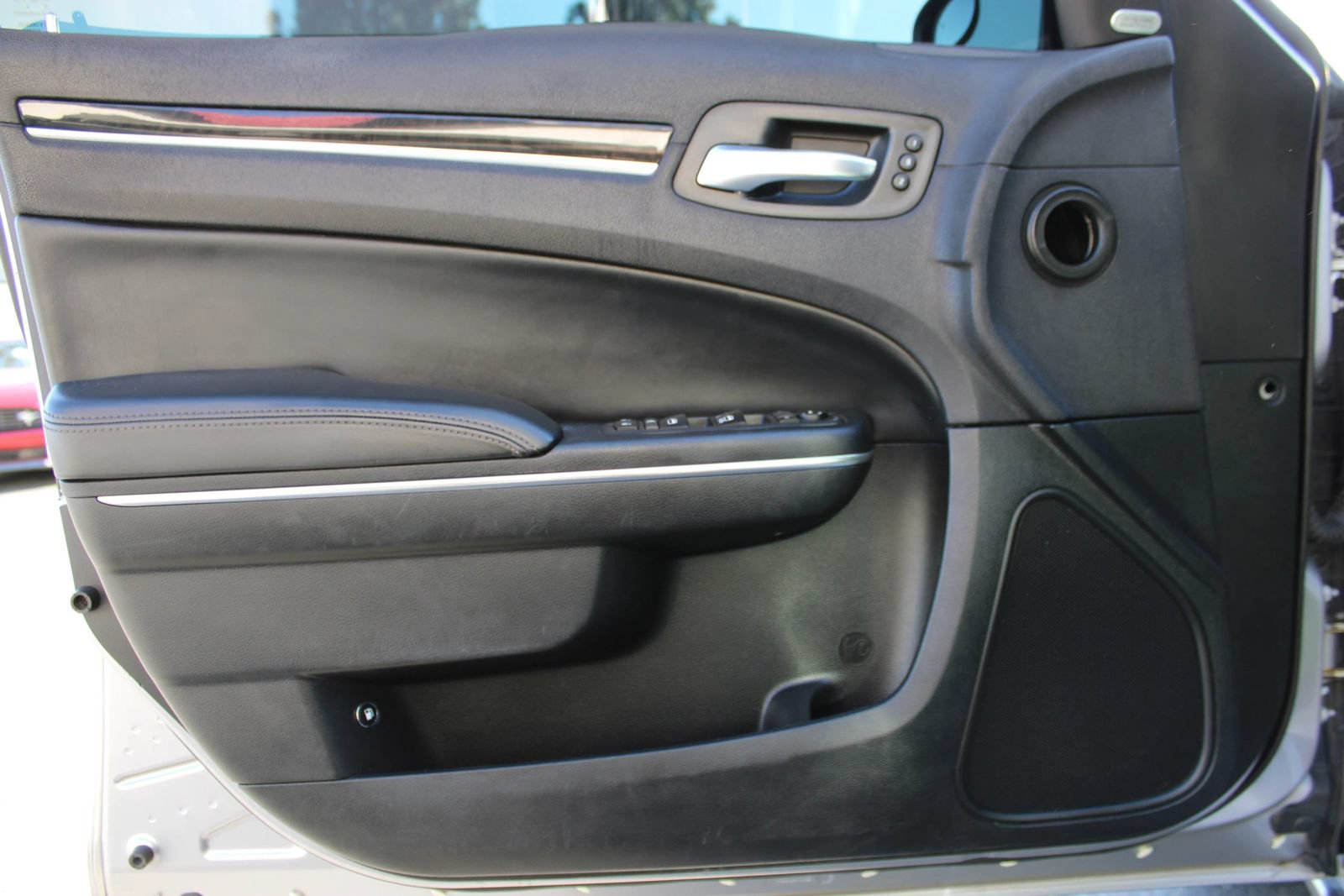 Used 2016 Chrysler 300 C RWD image 8