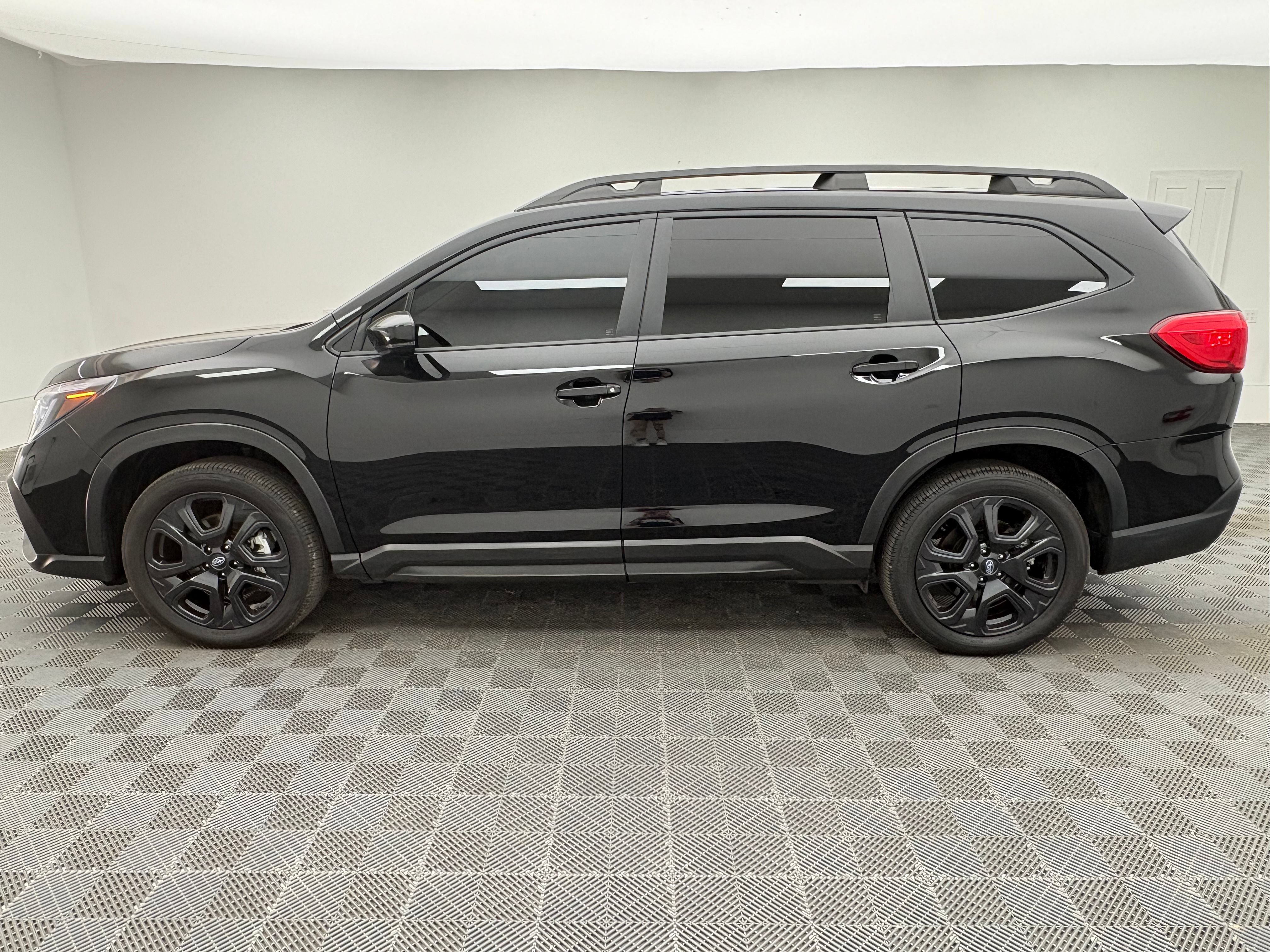 Used 2025 Subaru Ascent Onyx Edition AWD/4WD image 13