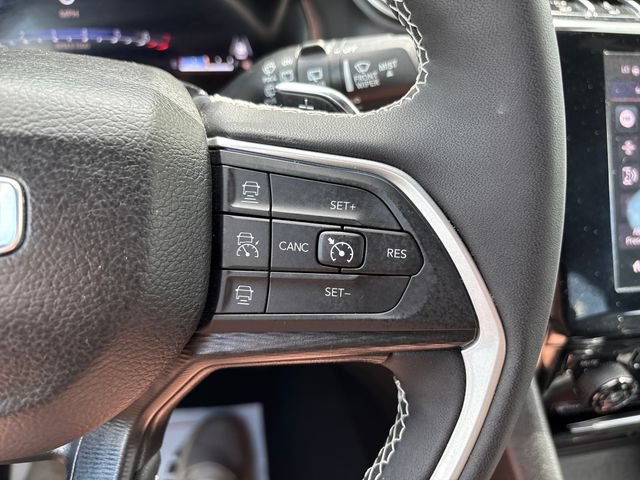 Used 2024 Jeep Grand Cherokee L Altitude AWD/4WD image 12