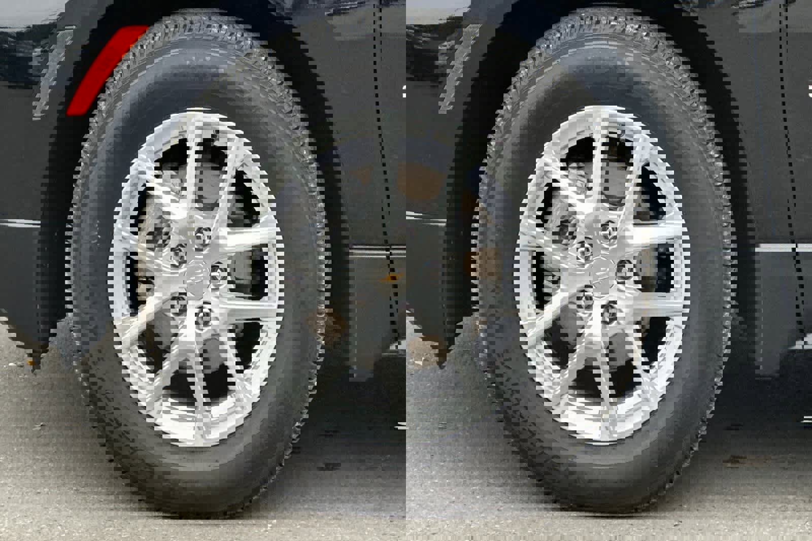 Used 2023 Chevrolet Equinox LT image 36