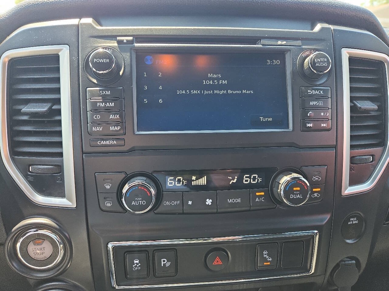 Used 2018 Nissan Titan SL w/ Midnight Edition AWD/4WD image 16