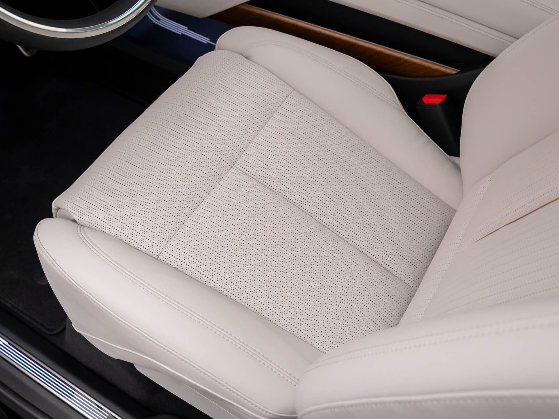 New 2026 Cadillac Vistiq Luxury w/ LPO, Floor Liner Package image 15