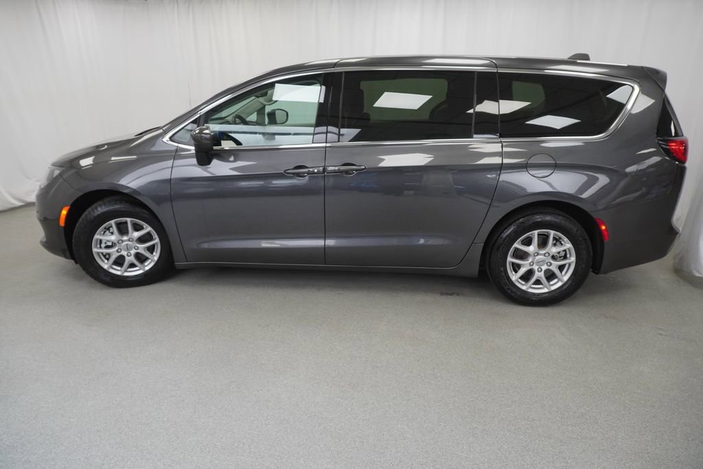 Certified 2023 Chrysler Voyager LX FWD image 14