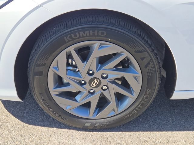 Used 2024 Hyundai Elantra Blue FWD image 10