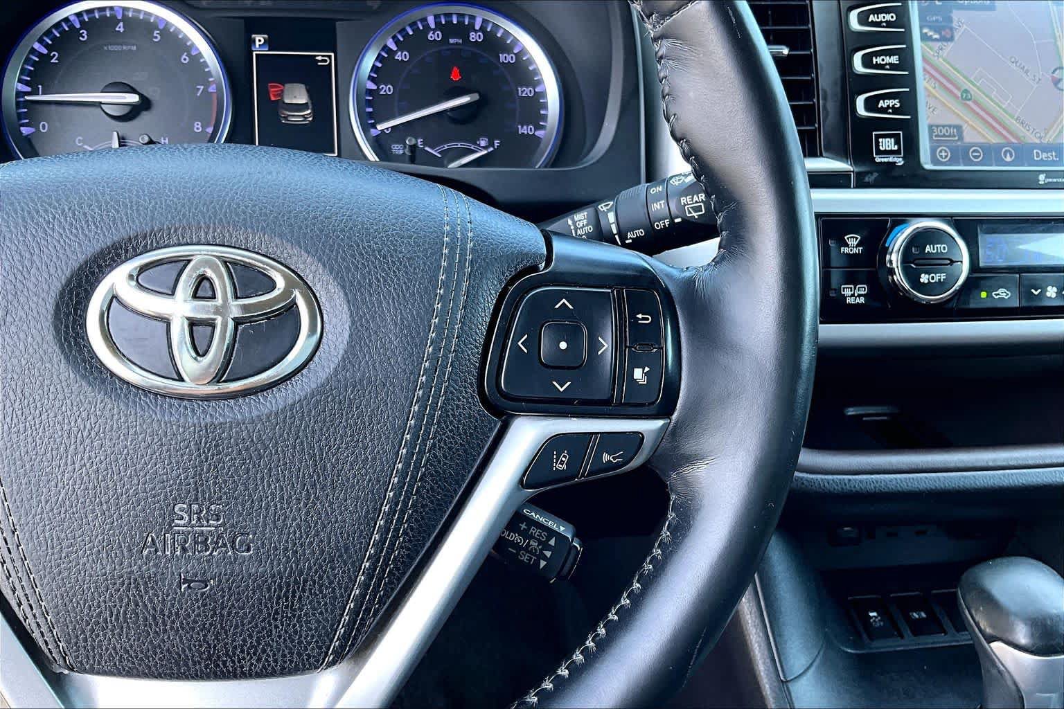 Used 2019 Toyota Highlander Limited Platinum FWD image 23