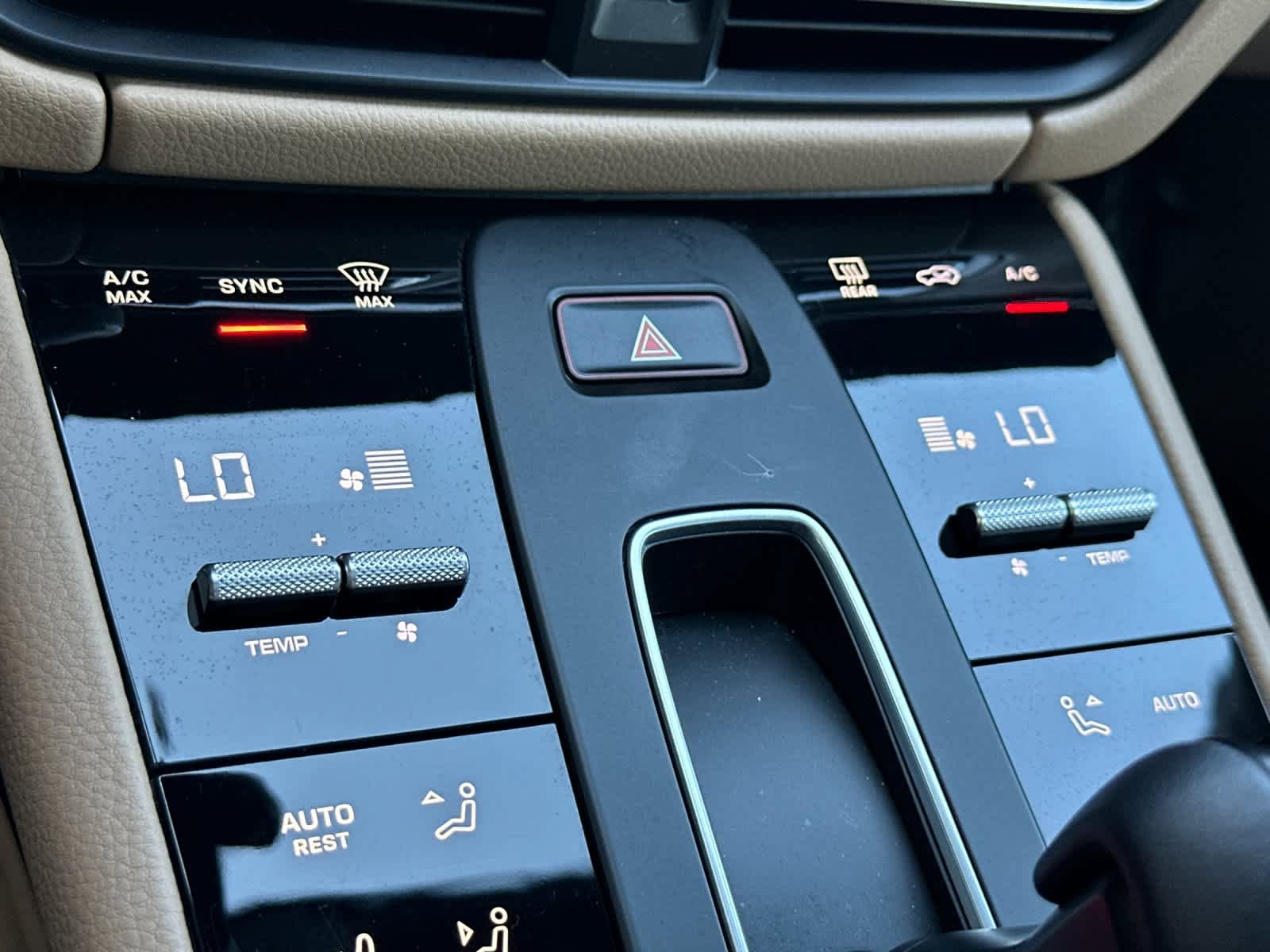 Certified 2025 Porsche Macan AWD/4WD image 23