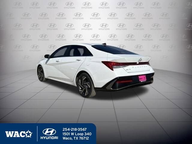 Used 2025 Hyundai Elantra Sport image 5