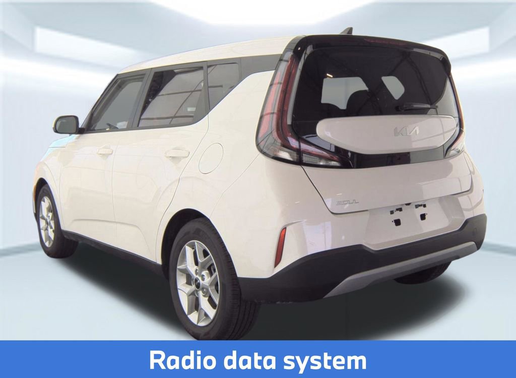 Used 2025 Kia Soul LX w/ LX Technology Package FWD image 4