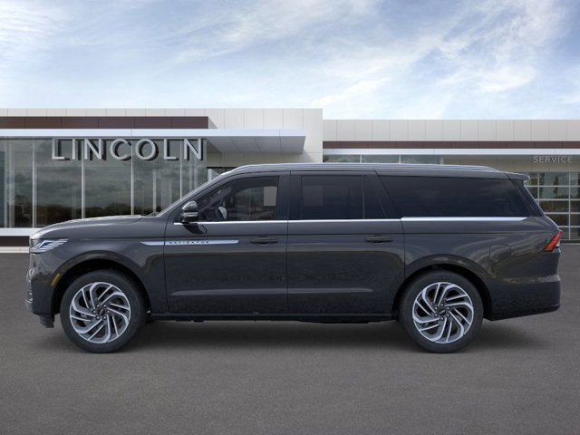 New 2025 Lincoln Navigator L Reserve image 3