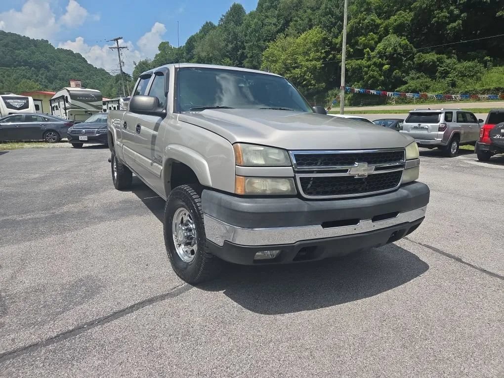Used 2007 Chevrolet Silverado 2500 LT w/ Heavy-Duty Power Package AWD/4WD image 3