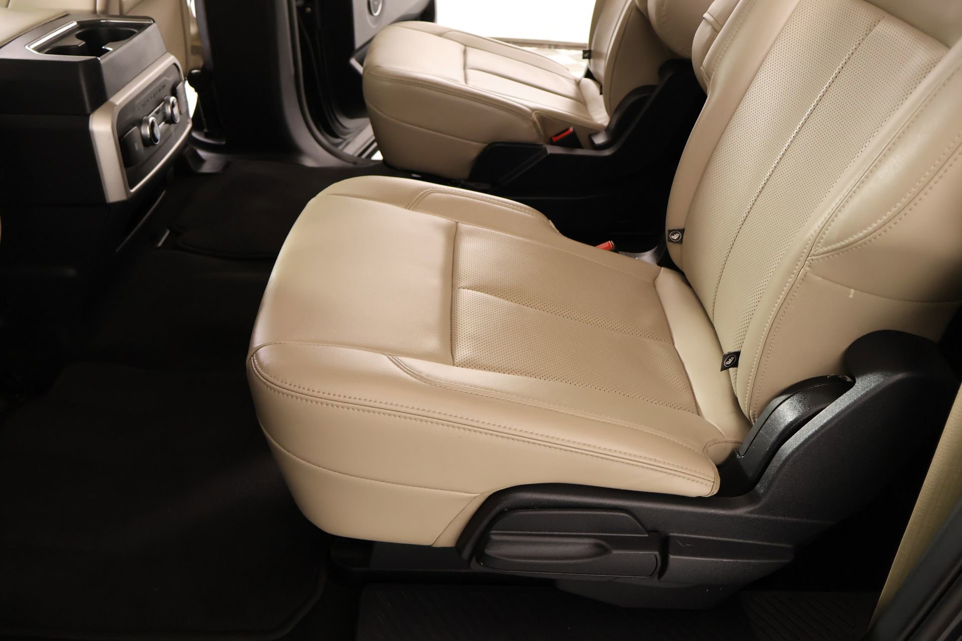 Used 2024 Ford Expedition Max XLT image 13