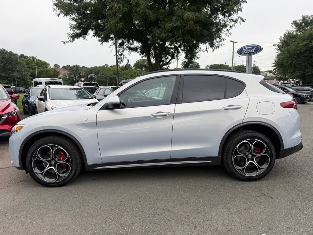 Used 2023 Alfa Romeo Stelvio Ti w/ Active Assist Plus Package AWD/4WD image 11
