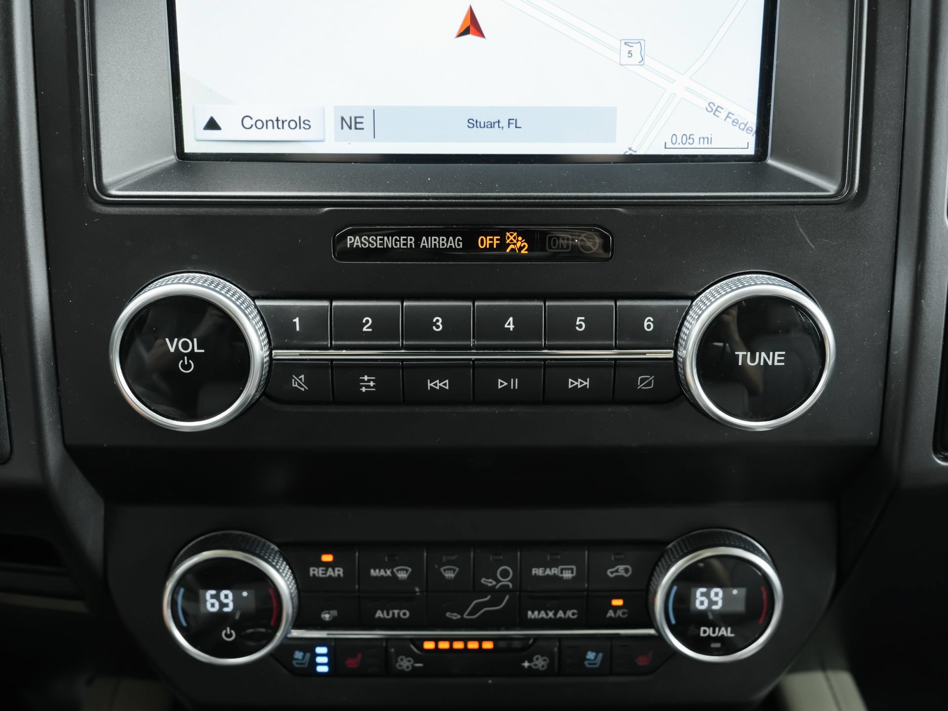 Used 2019 Ford Expedition Limited w/ Equipment Group 301A RWD image 16