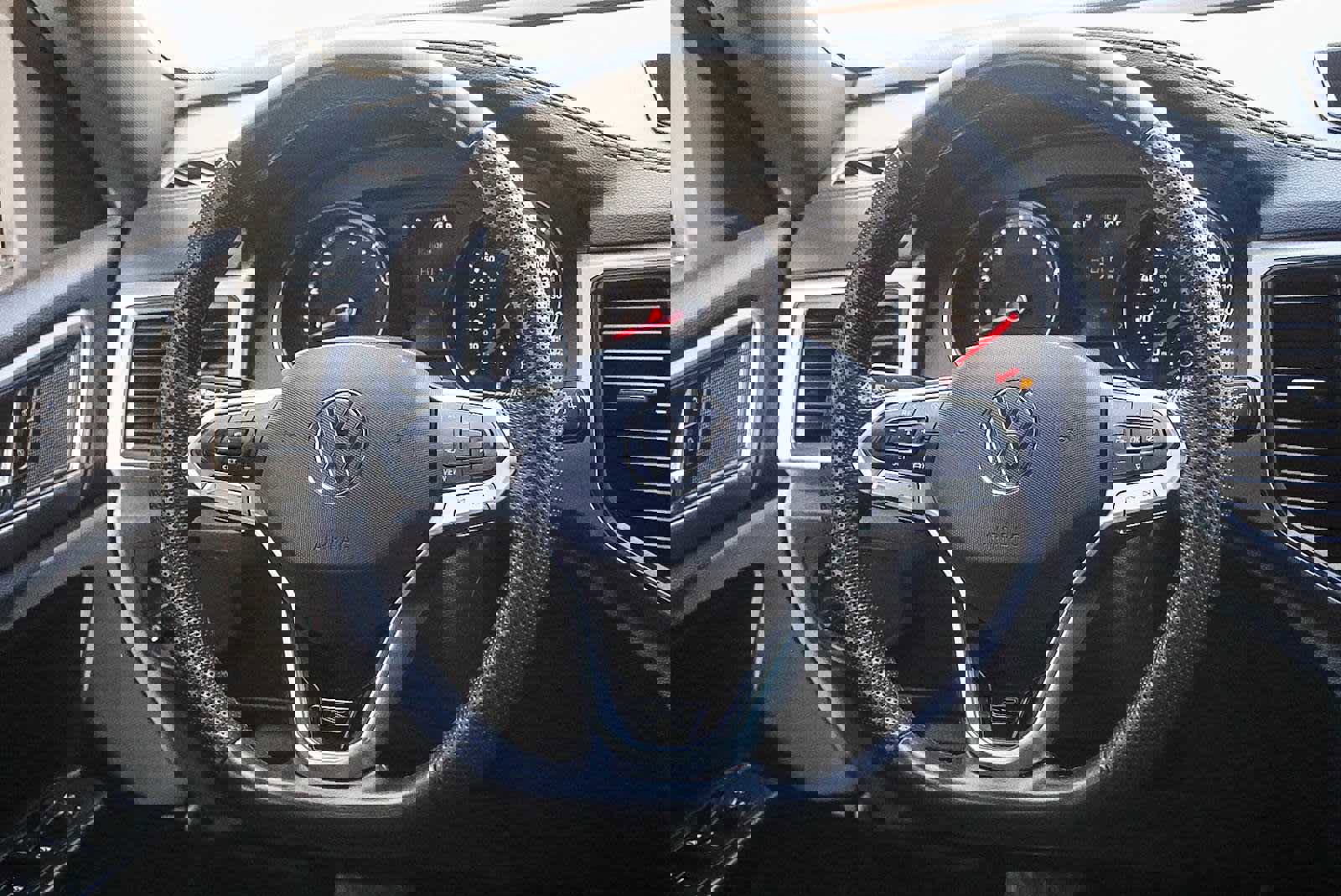 Used 2020 Volkswagen Atlas Cross Sport SE w/ Panoramic Sunroof Package image 14