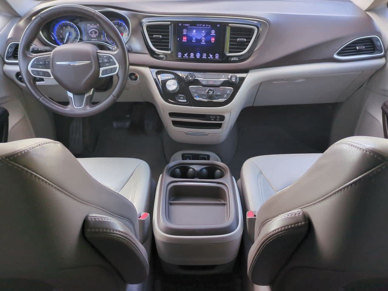 Used 2017 Chrysler Pacifica Touring-L FWD image 14
