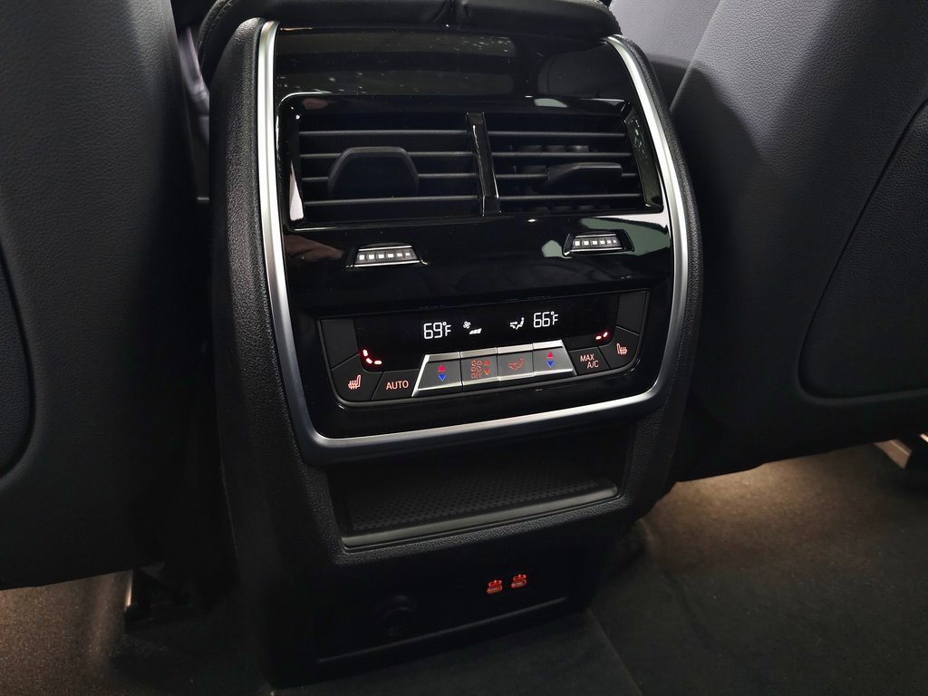 Used 2026 BMW X5 M60i w/ Executive Package image 34