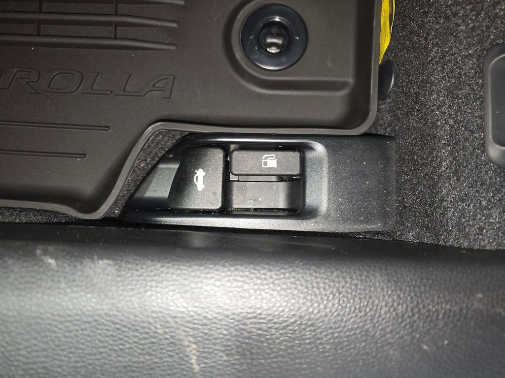 Used 2026 Toyota Corolla LE FWD image 14