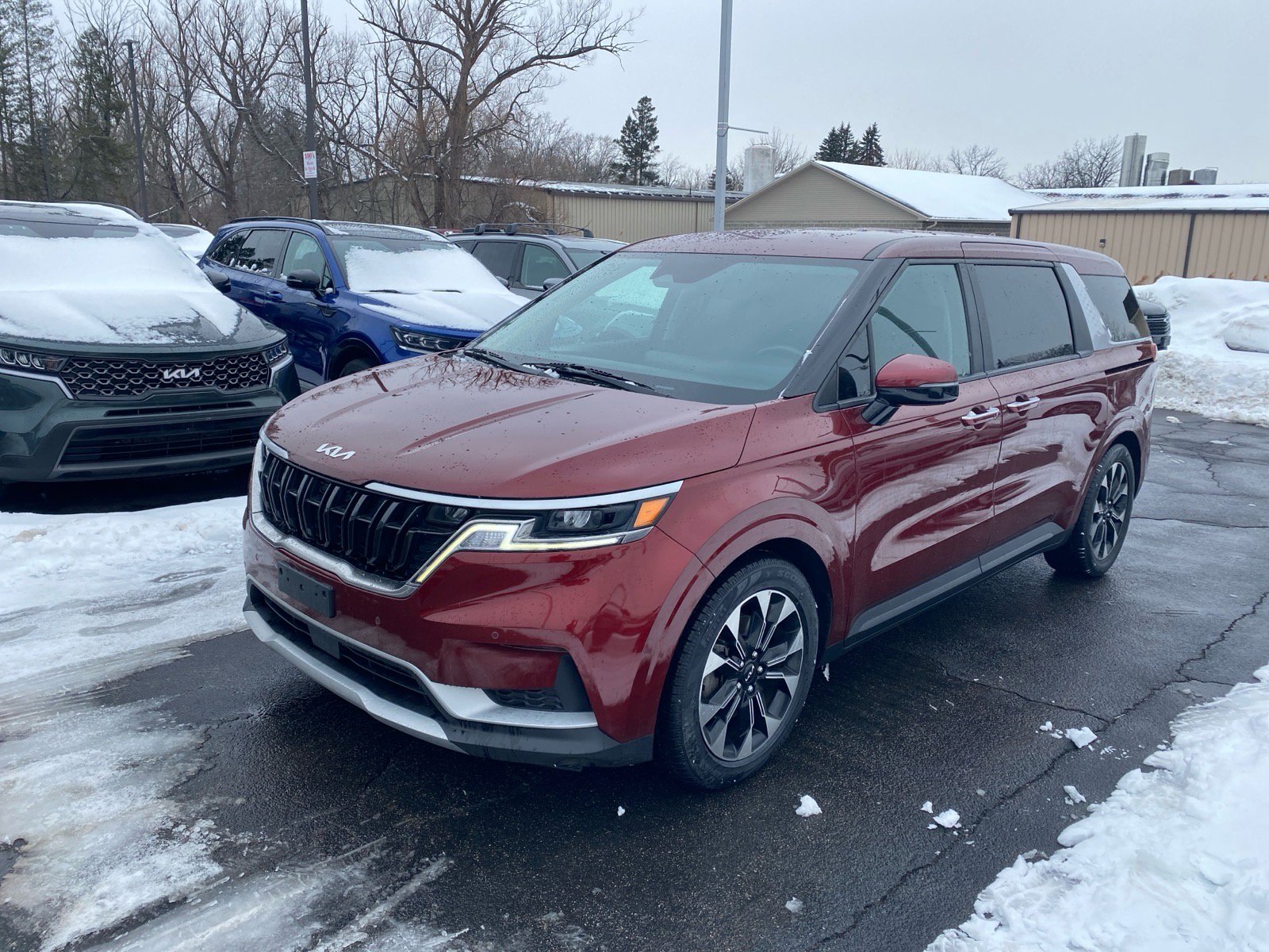 Certified 2024 Kia Carnival EX image 3