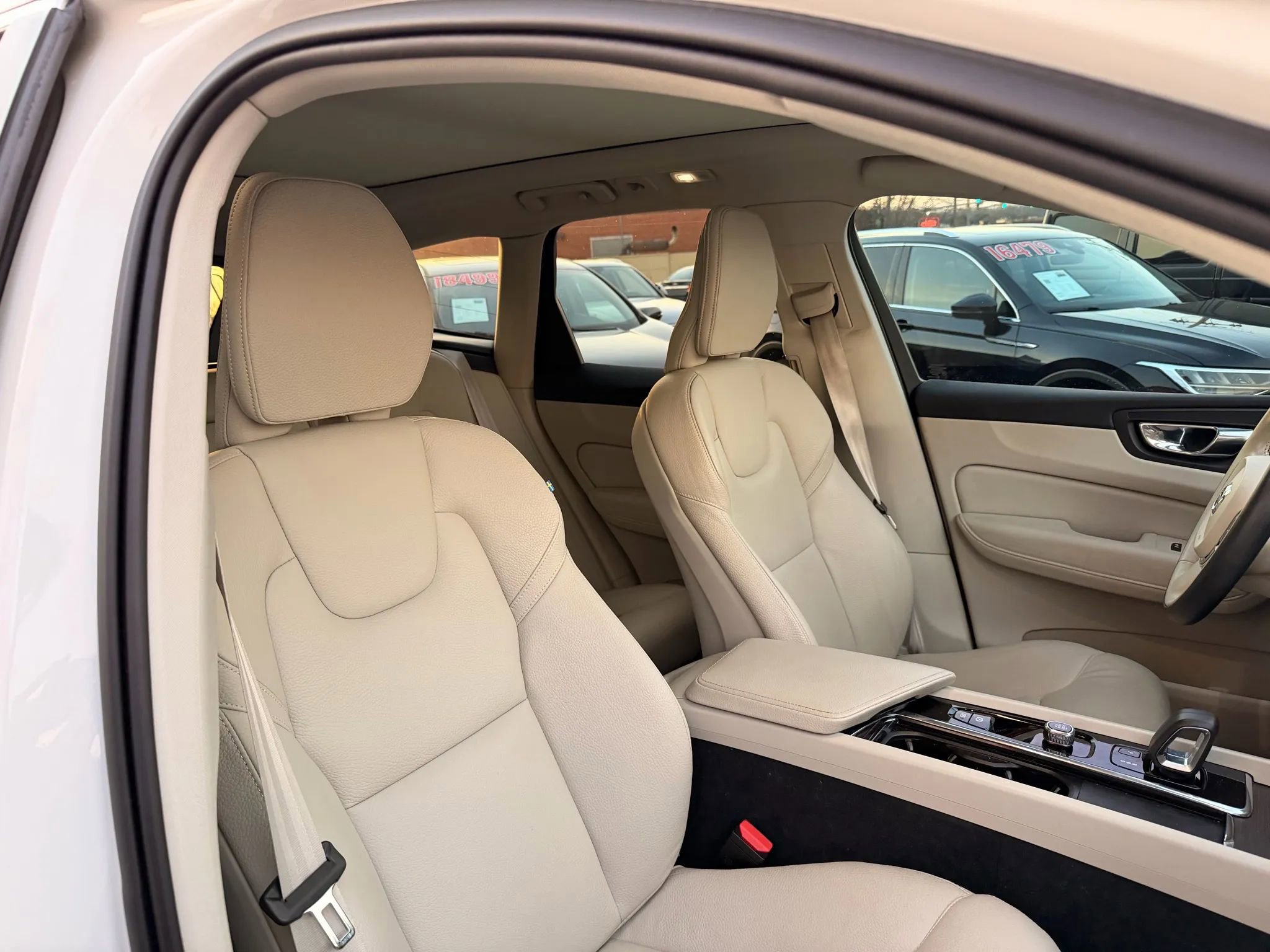 Used 2022 Volvo XC60 B5 Momentum AWD/4WD image 32