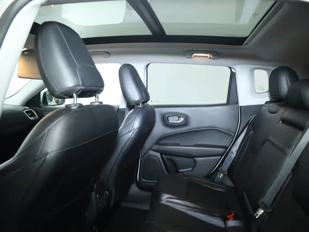 Used 2017 Jeep Compass Latitude w/ Popular Equipment Group AWD/4WD image 15