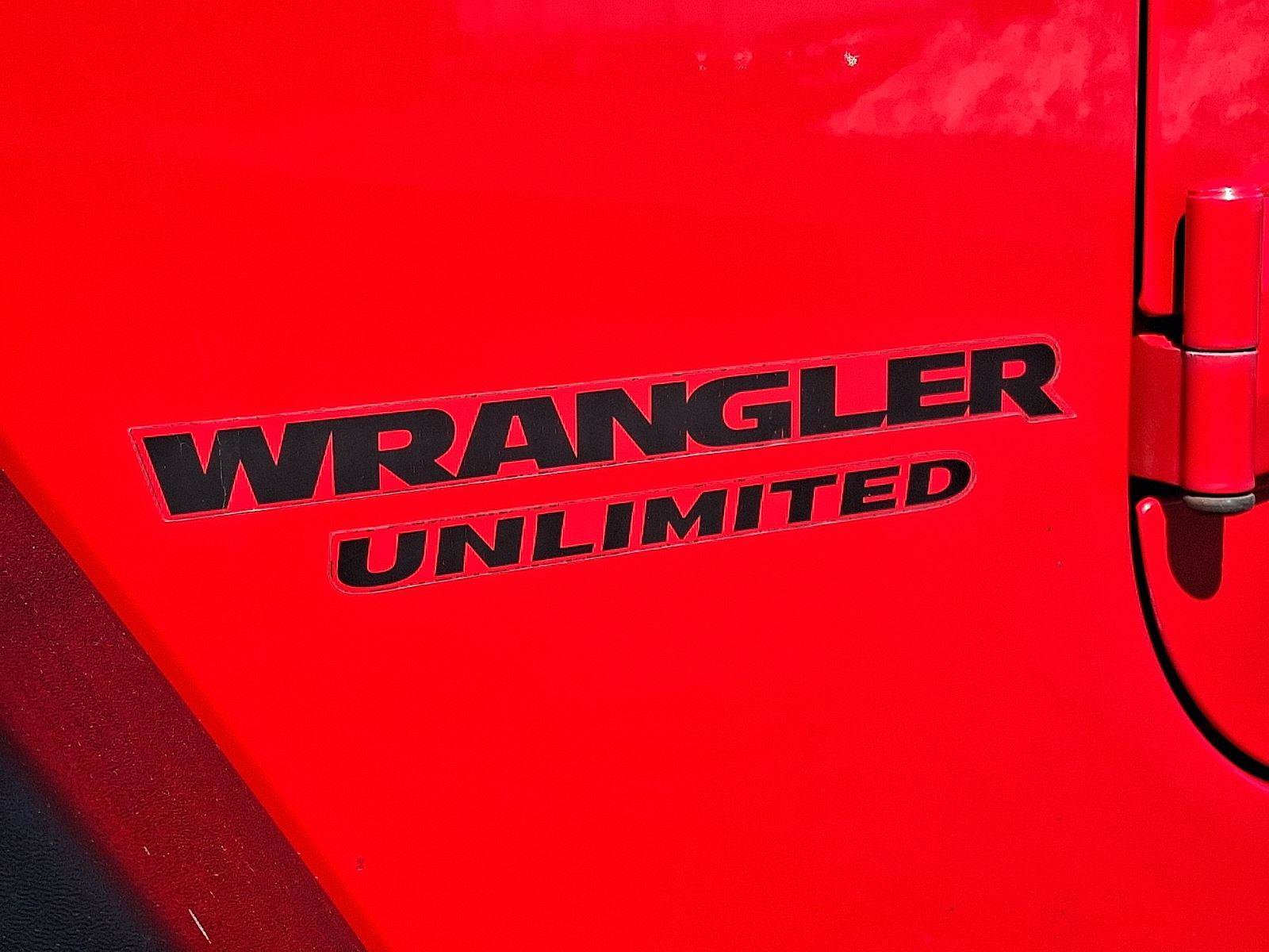 Used 2015 Jeep Wrangler Unlimited Rubicon w/ Connectivity Group image 30