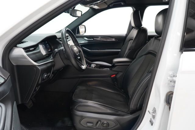 Used 2022 Jeep Grand Cherokee Altitude image 16