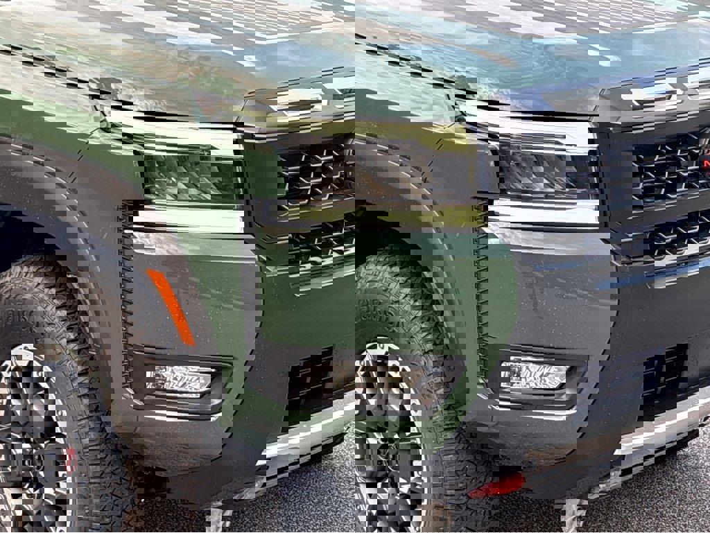 New 2025 Nissan Frontier PRO-4X w/ Black Accent Package image 26