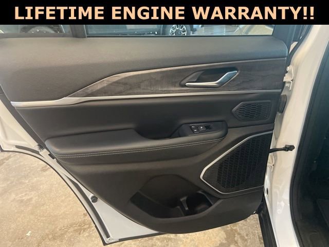 Used 2024 Jeep Grand Cherokee Limited image 29