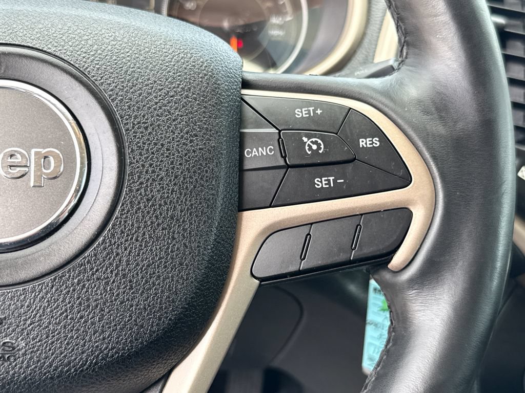 Used 2016 Jeep Cherokee Latitude FWD image 16