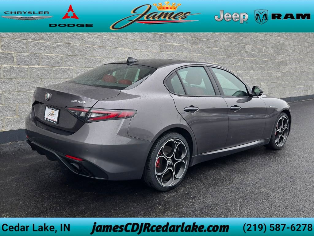 Used 2024 Alfa Romeo Giulia Veloce AWD/4WD image 5