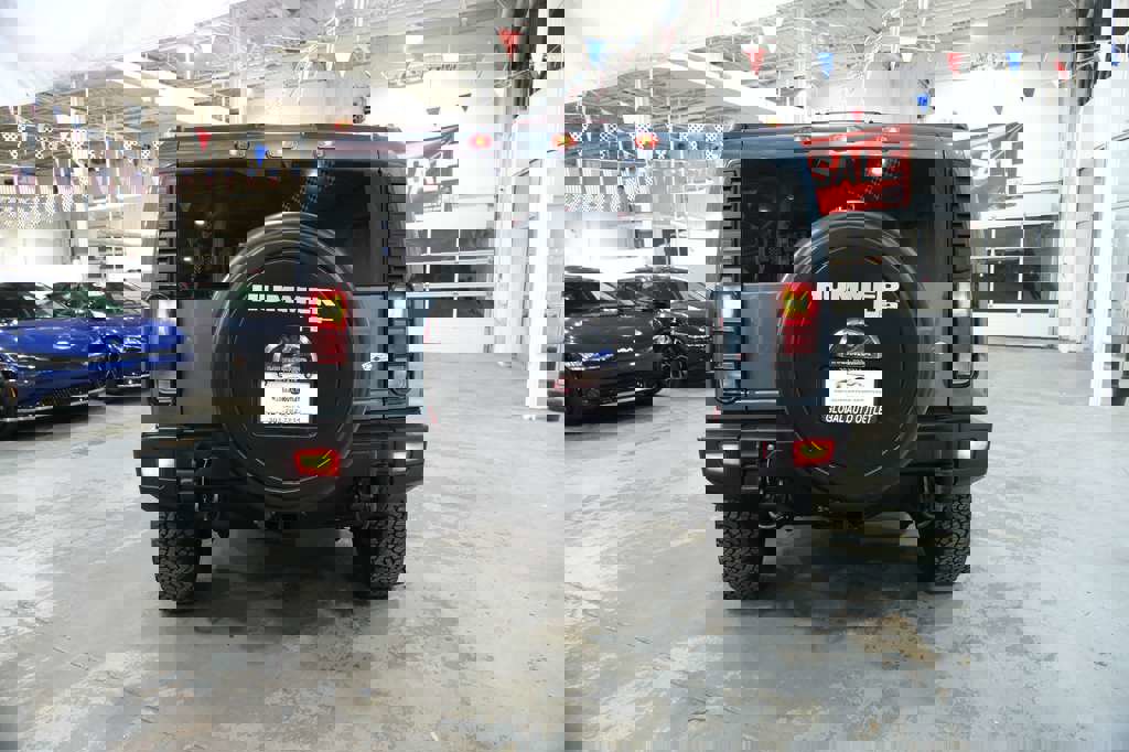 Used 2005 HUMMER H2 w/ Preferred Equipment Group image 9