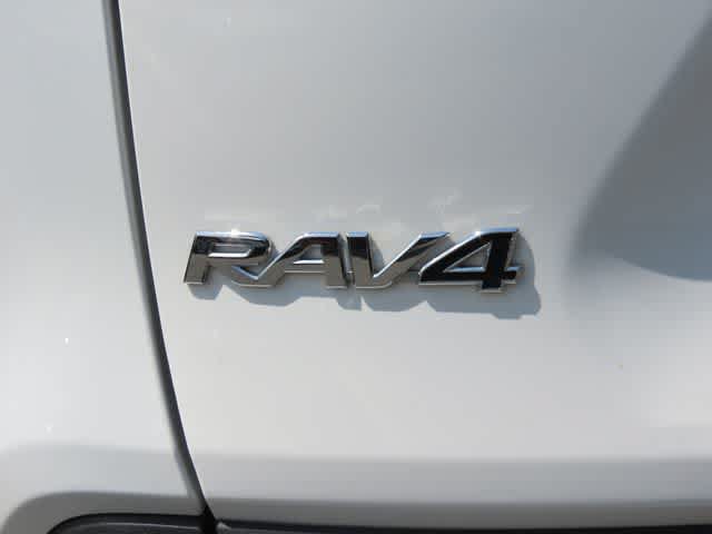 Used 2024 Toyota RAV4 LE AWD/4WD image 7