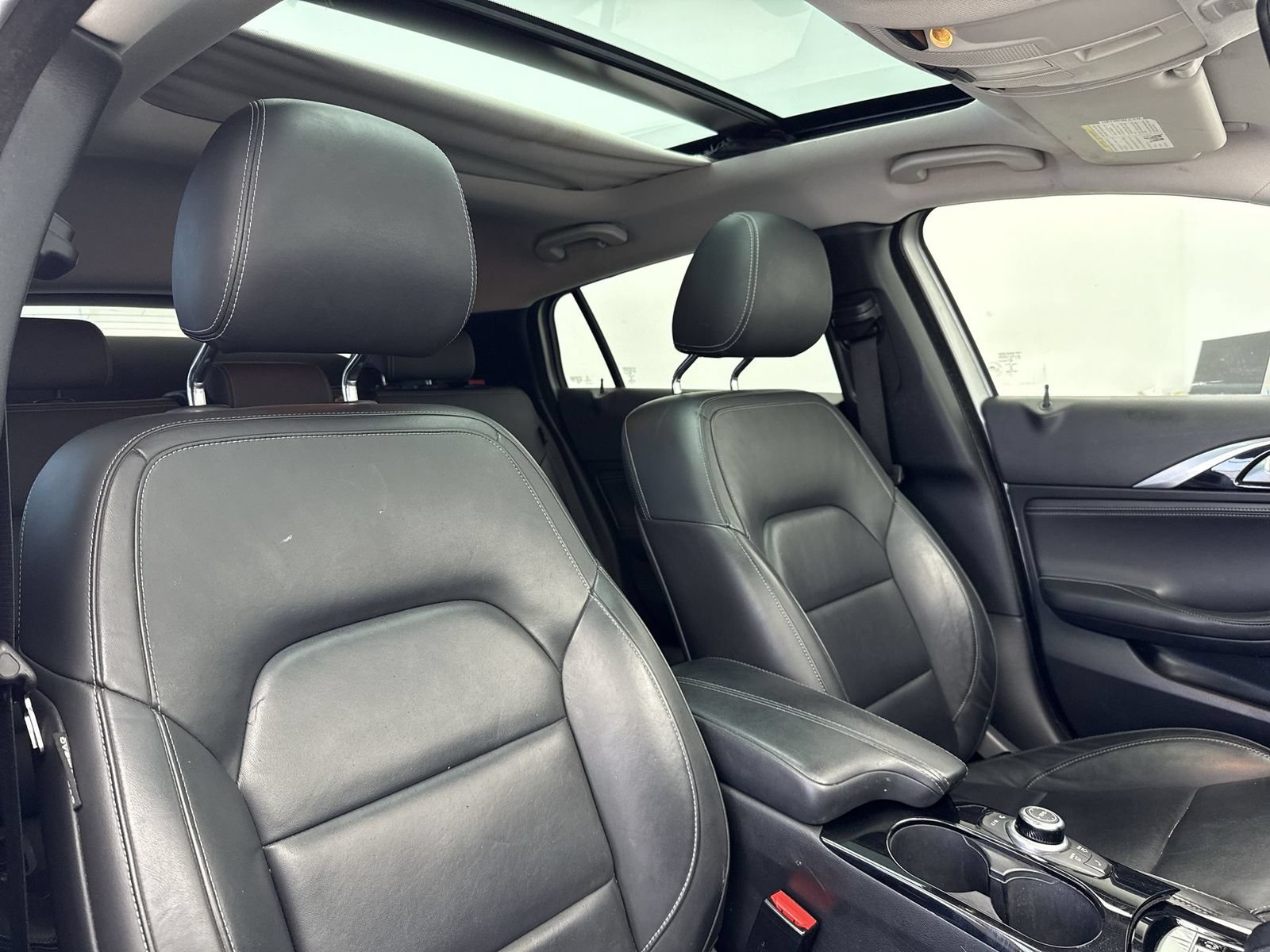 Used 2018 INFINITI QX30 Premium w/ Cargo Package AWD/4WD image 33