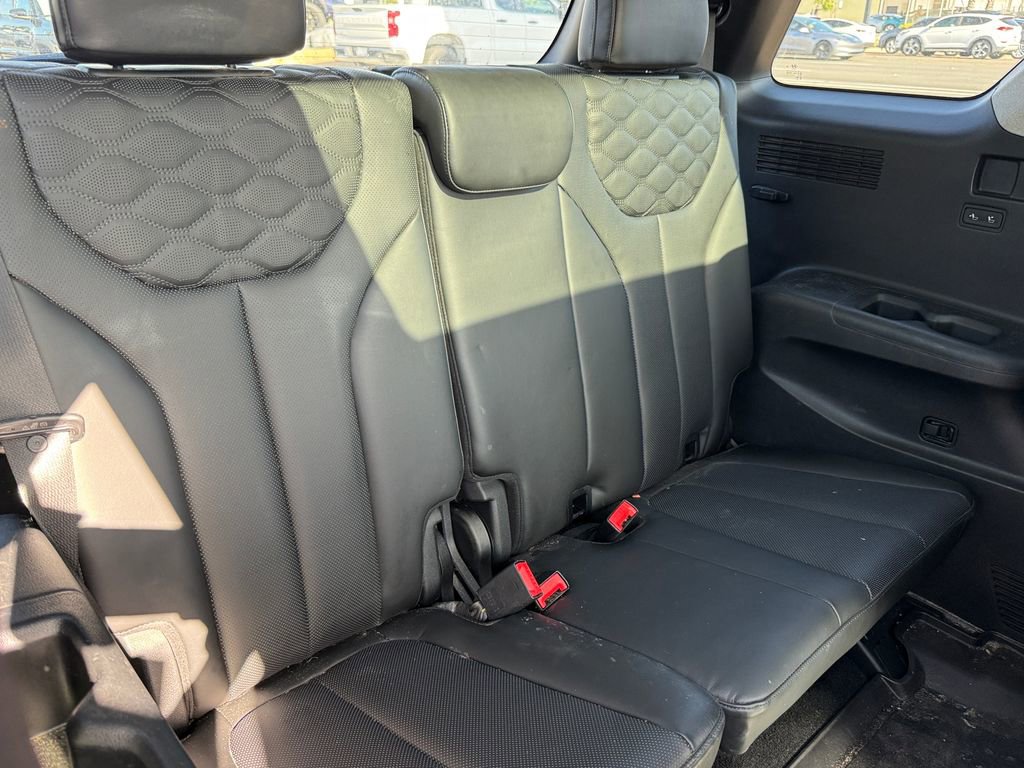 Used 2021 Hyundai Palisade Limited w/ Winter Package FWD image 4