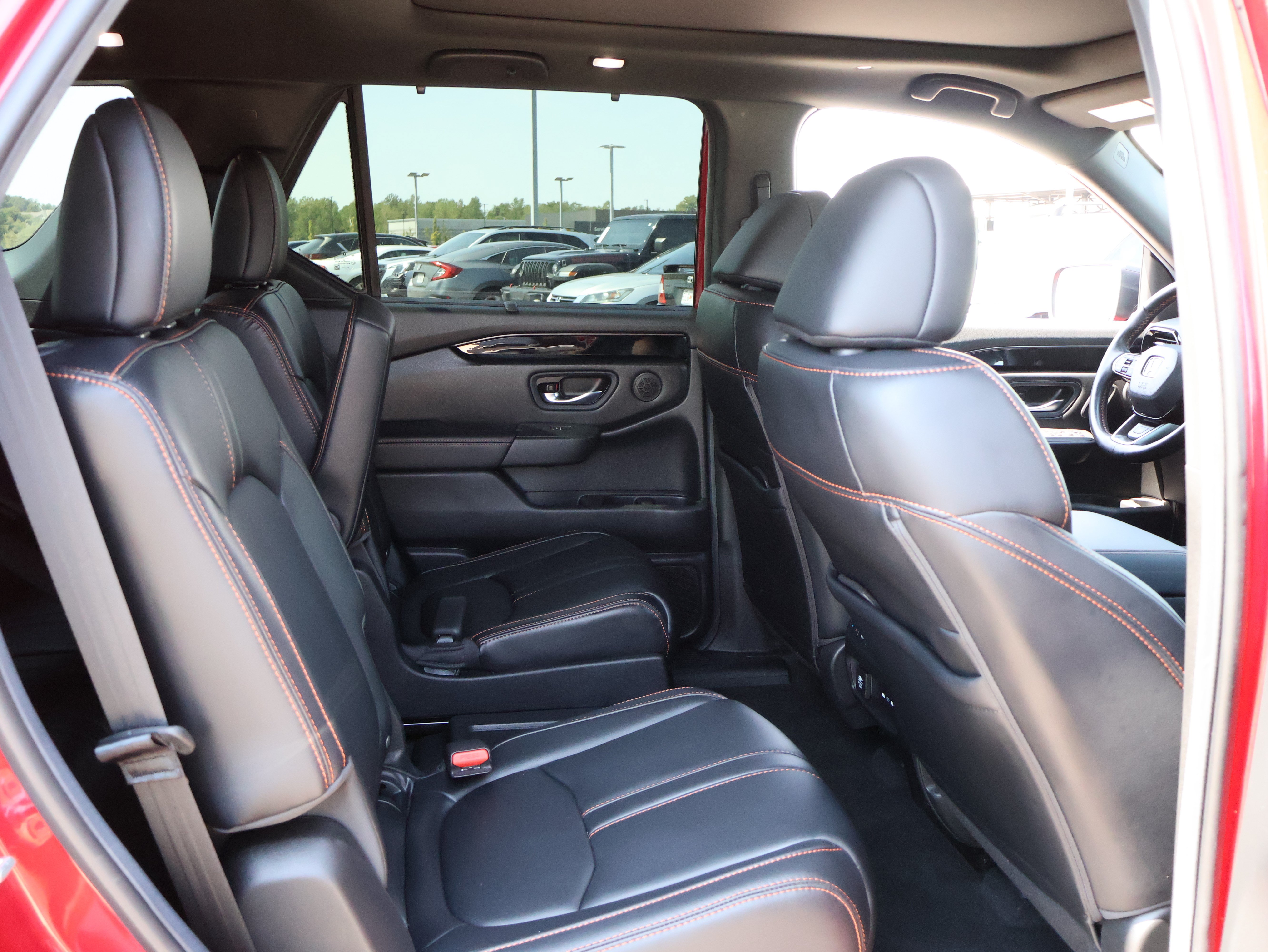 Used 2025 Honda Pilot TrailSport image 11