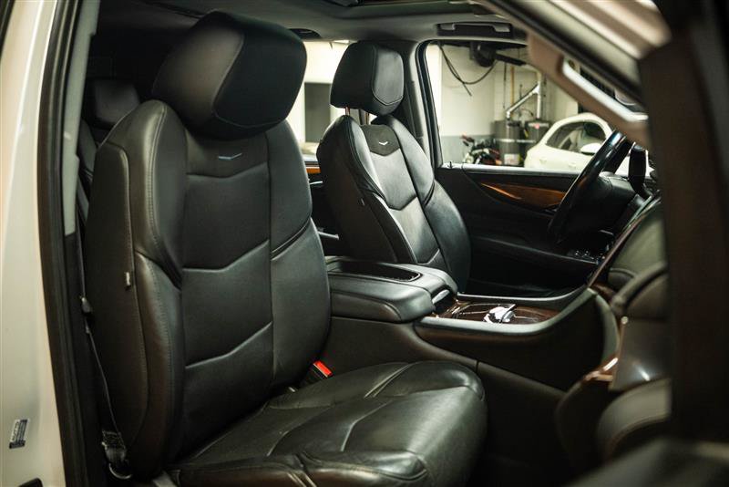 Used 2019 Cadillac Escalade Luxury AWD/4WD image 15