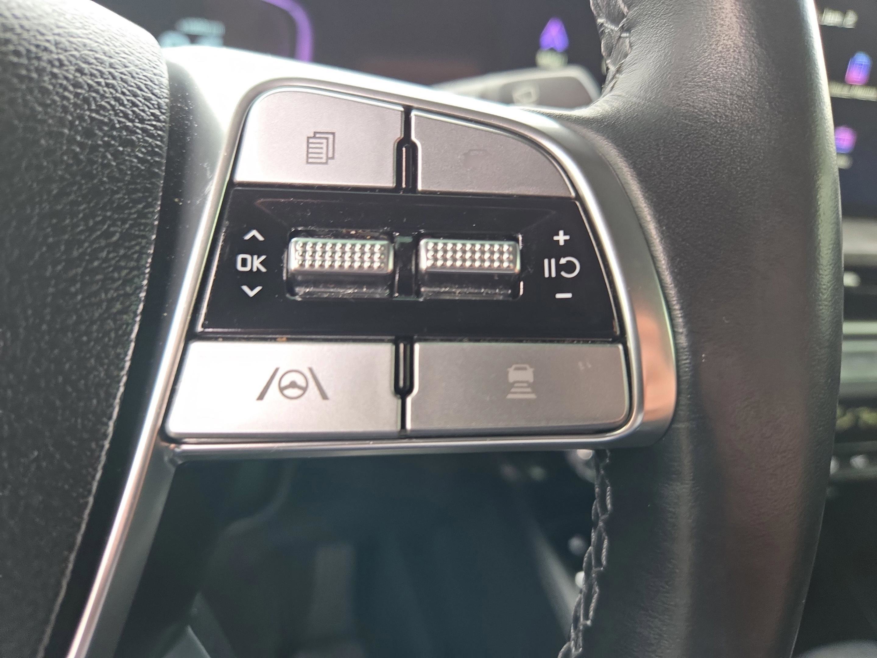 Used 2024 Kia Telluride EX w/ EX Captain's Chair Package image 15