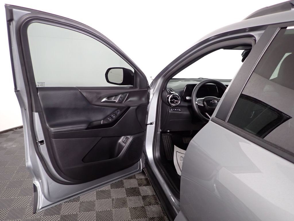 Used 2025 Chevrolet Equinox LT w/ Convenience Package II image 20