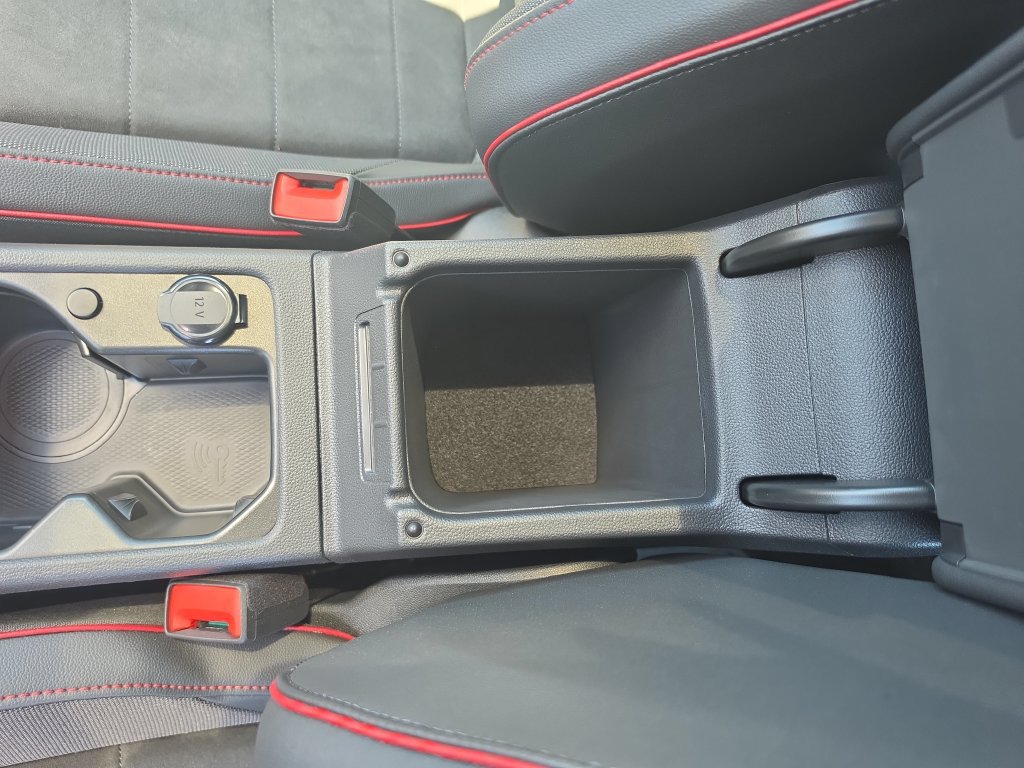 Used 2026 Volkswagen GTI SE FWD image 29
