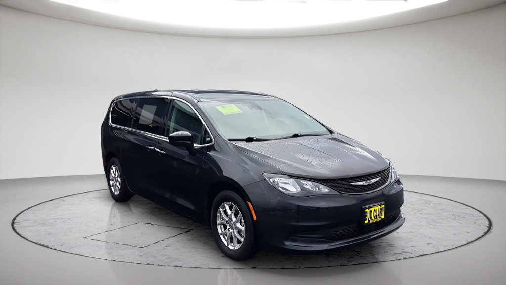 Used 2023 Chrysler Voyager LX FWD image 3