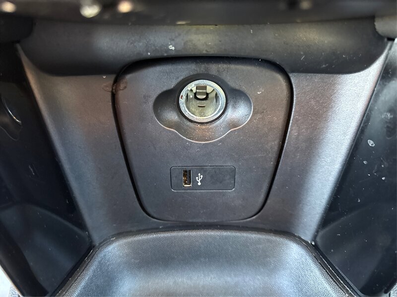 Used 2019 MINI Cooper 4-Door Hardtop w/ Signature Upholstery Package image 53