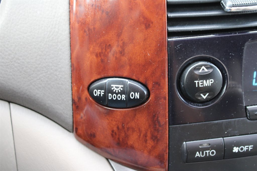 Used 2005 Toyota Sienna XLE image 32