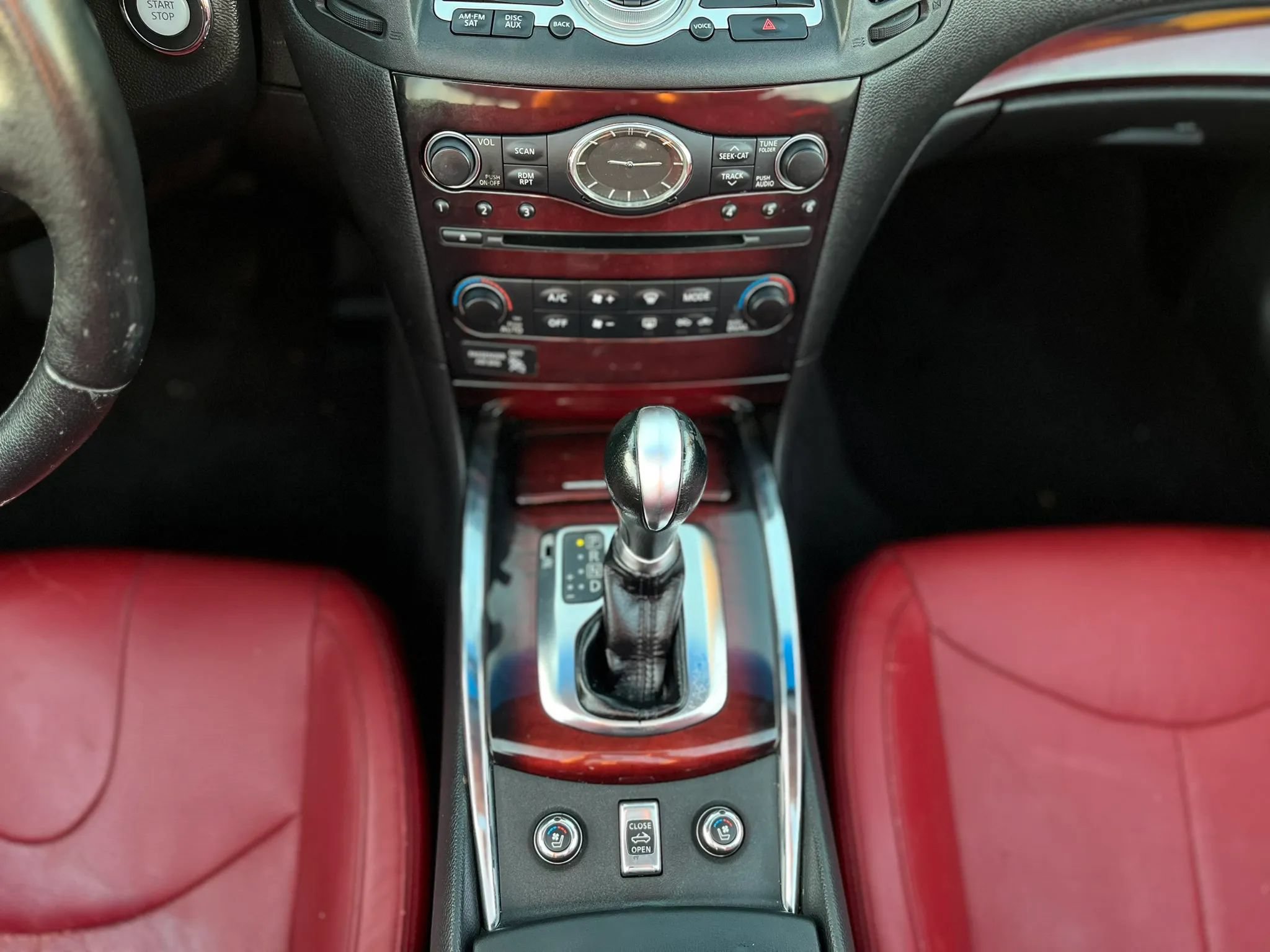 Used 2010 INFINITI G37 Anniversary Edition RWD image 24