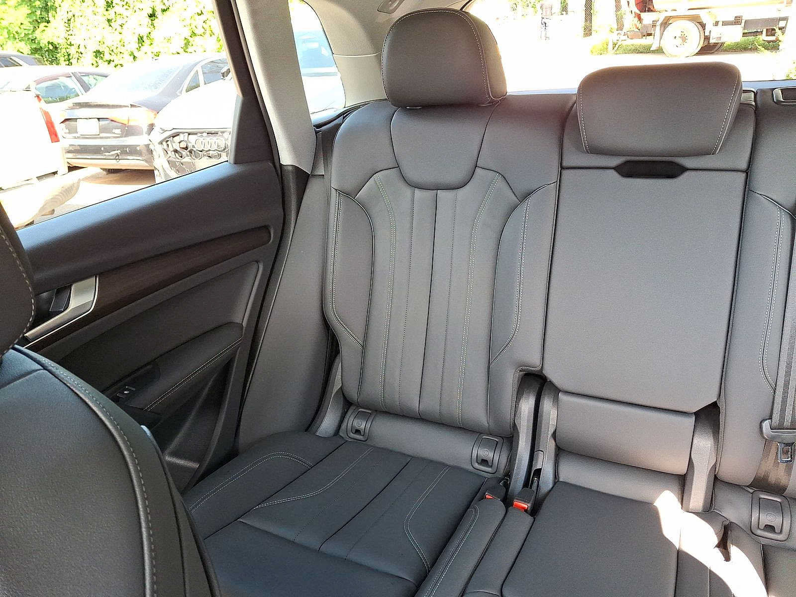 Used 2024 Audi Q5 e Premium Plus w/ Premium Plus Package AWD/4WD image 12