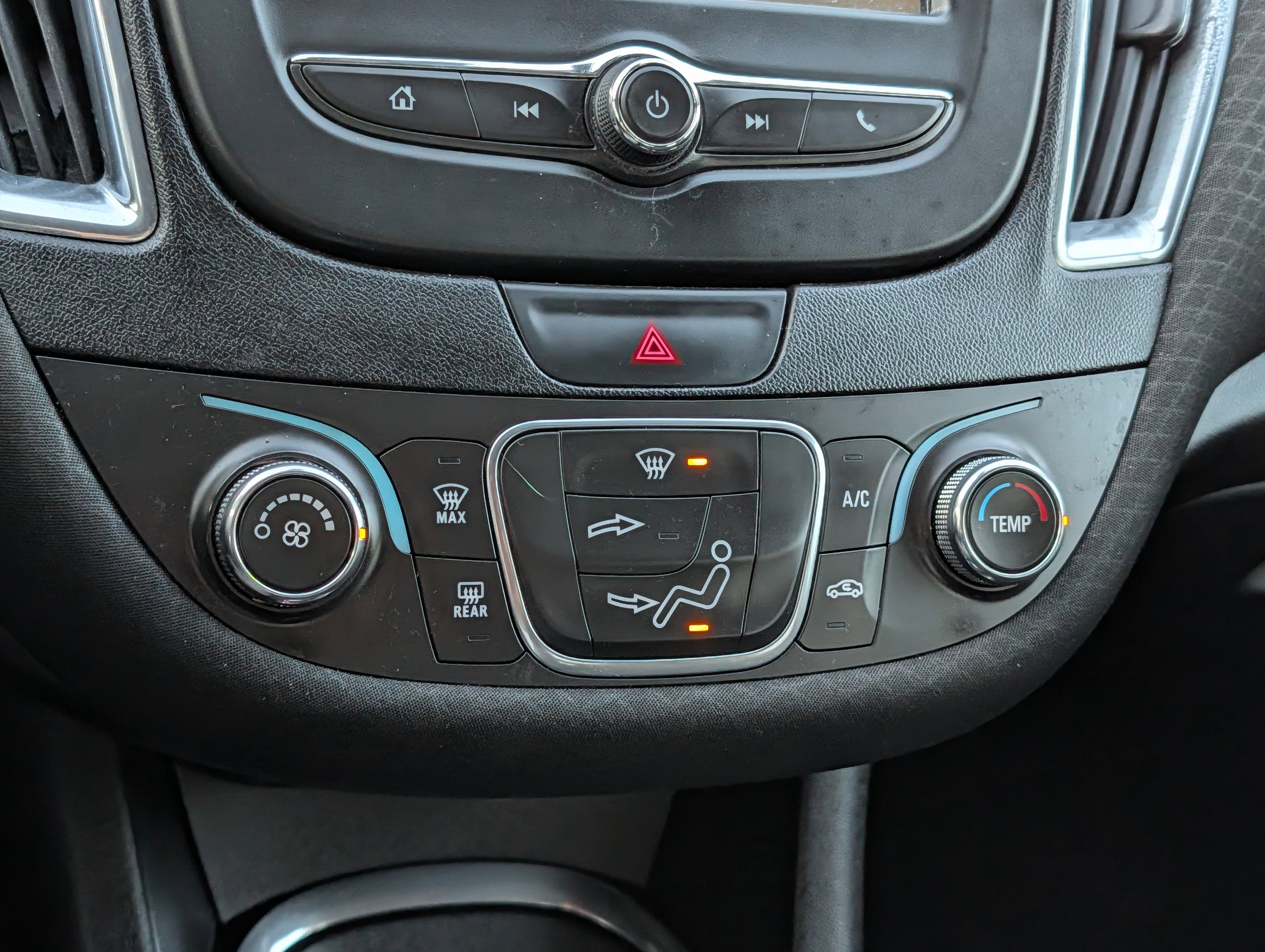 Used 2018 Chevrolet Malibu LT image 23