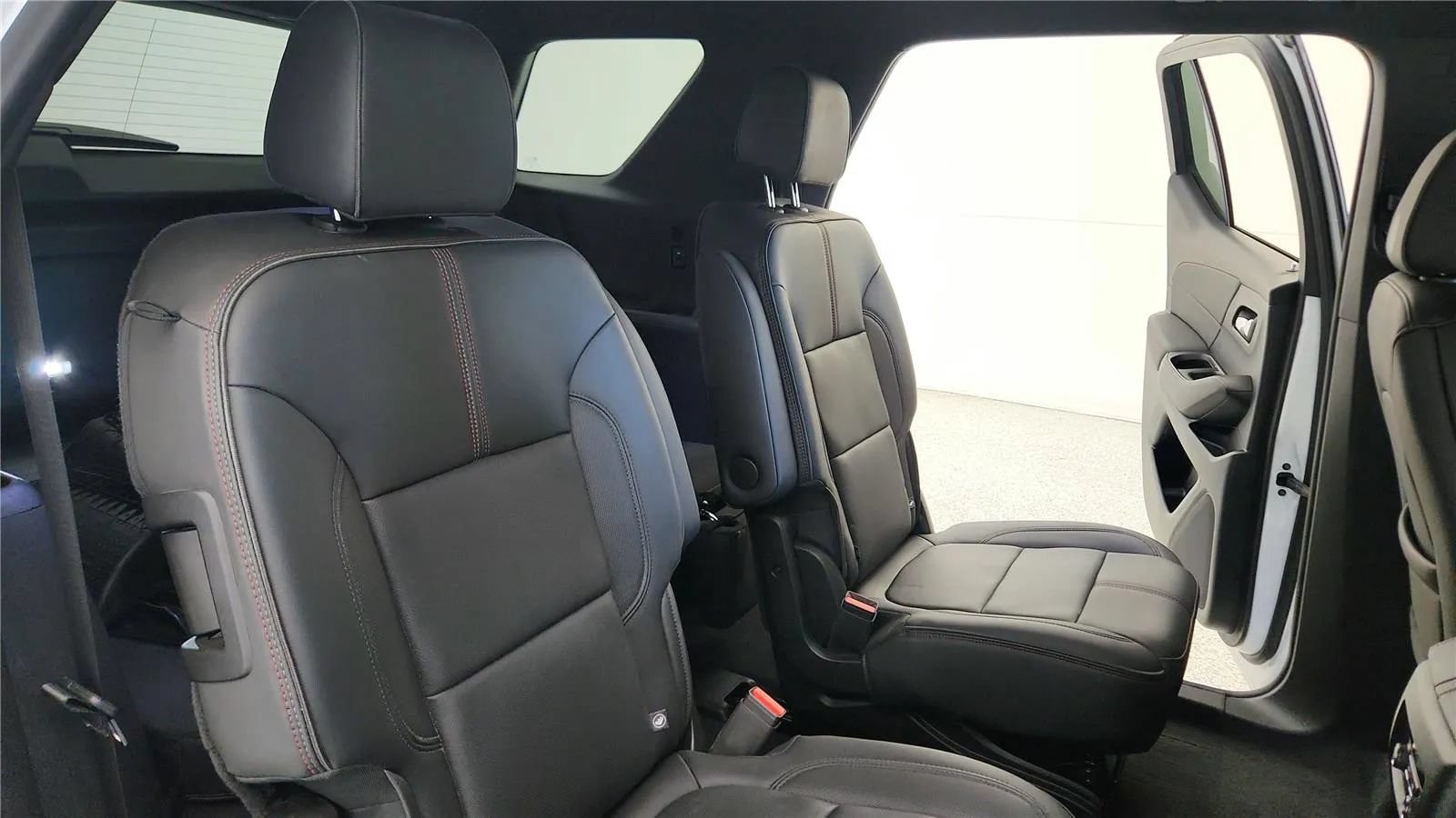 Used 2023 Chevrolet Traverse RS FWD image 41