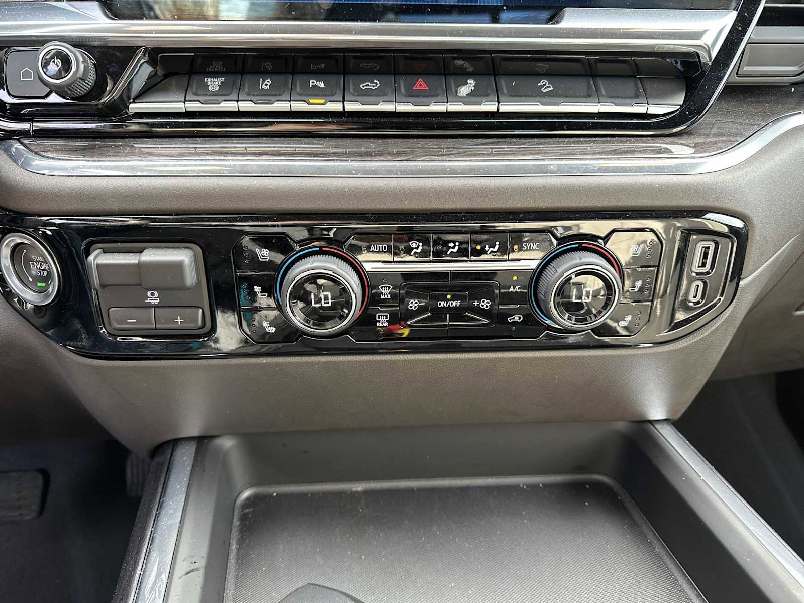 Used 2025 Chevrolet Silverado 2500 LTZ w/ Z71 Chrome Sport Edition image 18