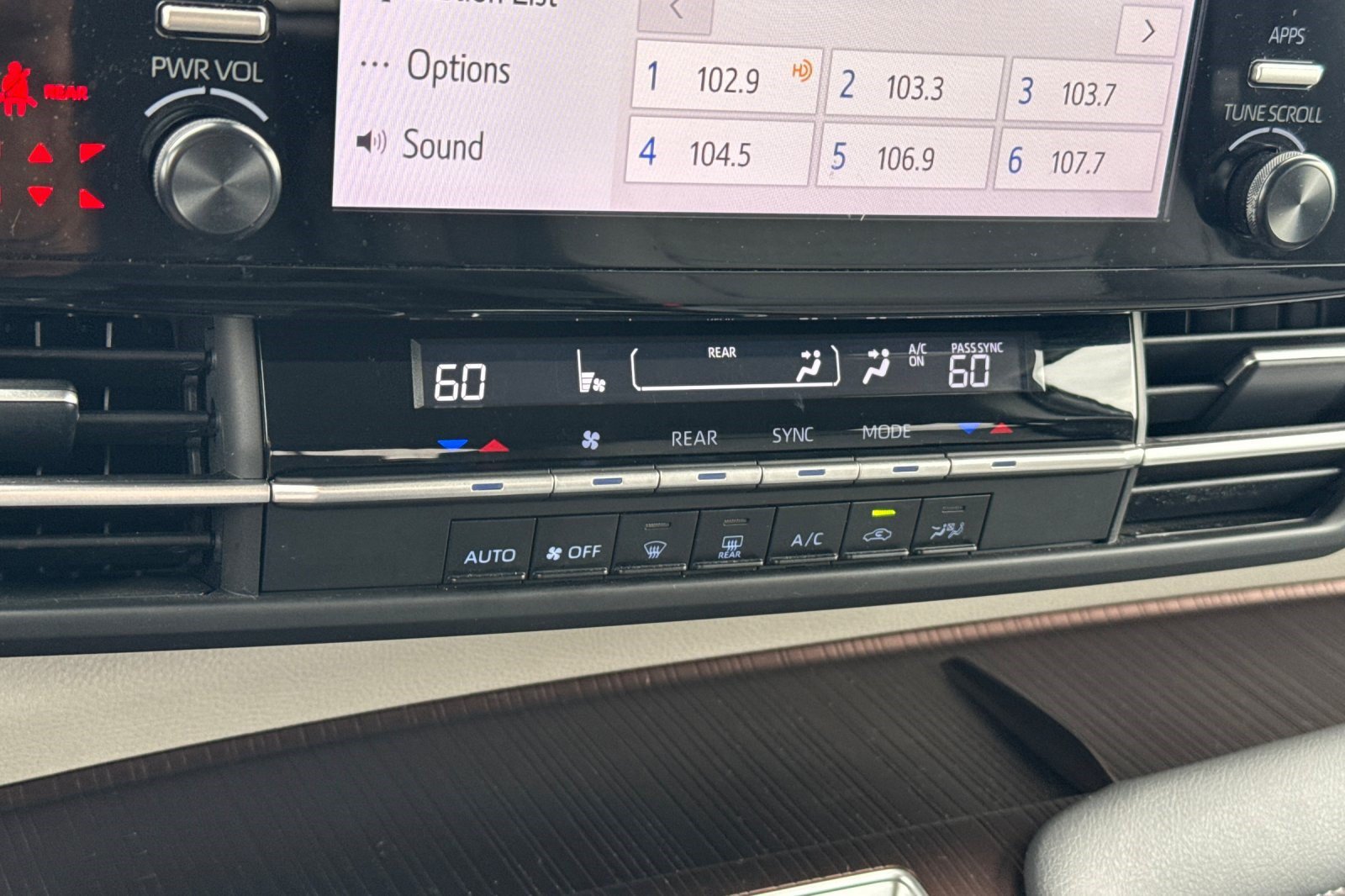 Certified 2021 Toyota Sienna LE FWD image 18